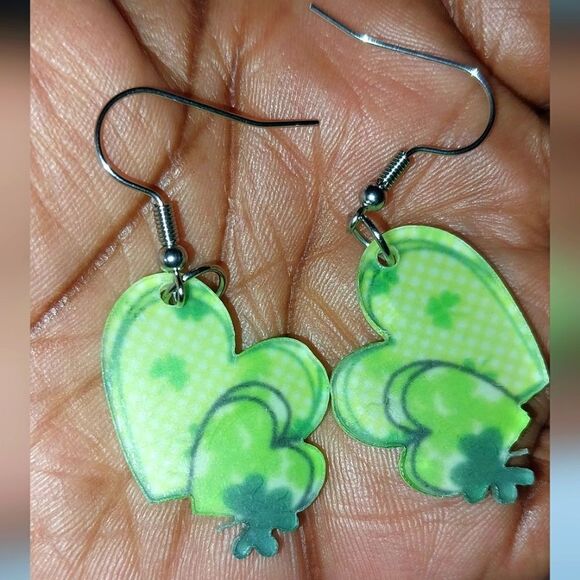Super cute St Patrick's lucky green earrings - Picture 2 of 6